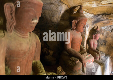 Statue di Buddha in Pho Win Taung Grotte Monywa, Mandalay Foto Stock