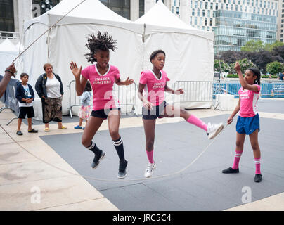 Doppio team olandese pratica in Lincoln Center di New York sabato 29 luglio, 2017. (© Richard B. Levine) Foto Stock
