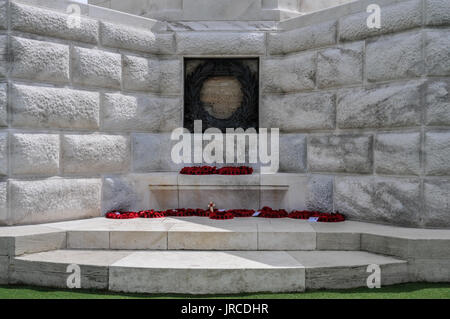 Una toccante atmosfera della guerra mondiale 1 cimitero del commonwealth a tyne cot, passchendaele, Zonnebeke, nei pressi di ypres nelle Fiandre occidentali, Belgio Foto Stock