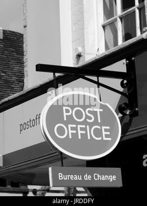 Post Office segno su locali con il bureau de modifica valuta servizi disponibili Foto Stock