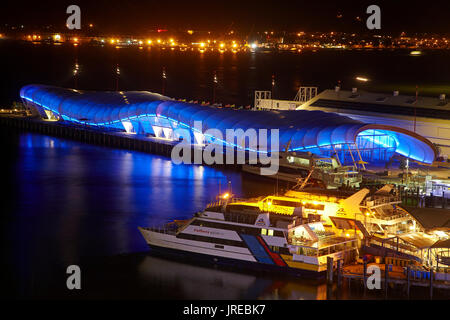 Colorata illuminazione su 'Cloud' eventi edificio, Queens Wharf, Auckland, Isola del nord, Nuova Zelanda Foto Stock