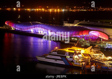 Colorata illuminazione su 'Cloud' eventi edificio, Queens Wharf, Auckland, Isola del nord, Nuova Zelanda Foto Stock