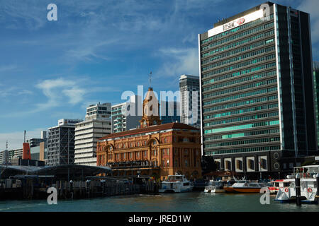 Auckland Ferry Terminal e storico Edificio Traghetto, Auckland waterfront, Isola del nord, Nuova Zelanda Foto Stock