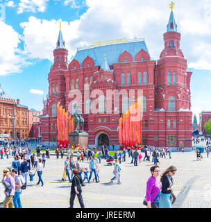 Mosca, Russia - 11 Maggio 2015: la vista sul bellissimo edificio del museo storico statale su Manezhnaya Square, l 11 maggio a Mosca Foto Stock