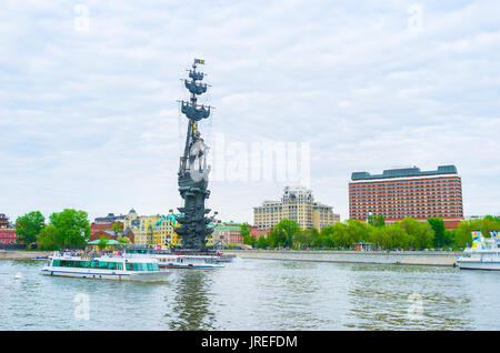 Mosca, Russia - 11 maggio 2015: la grande statua di Pietro il Grande sul embankmant del fiume Moskva è stato progettato da zurab tsareteli, l 11 maggio in mosco Foto Stock