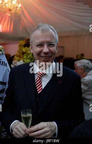 Worm, Germania. 4 agosto 2017. Attore tedesco Ludger Pistor è raffigurato alla reception prima della premiere. Attori politici e di altri VIP hanno partecipato alla serata di apertura del 2017 Nibelung Festival in worm. Il gioco del 16. Stagione del festival è denominato "Glow - Siegfried di Arabia' da Albert Ostermaier. Credito: Michael Debets/Alamy Live News Foto Stock