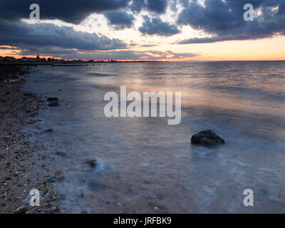 Sheerness, Kent. 05 Ago, 2017. Regno Unito: Meteo tramonto a Sheerness. Credito: James Bell/Alamy Live News Foto Stock