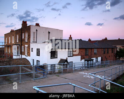 Sheerness, Kent. 05 Ago, 2017. Regno Unito: Meteo tramonto a Sheerness. Credito: James Bell/Alamy Live News Foto Stock