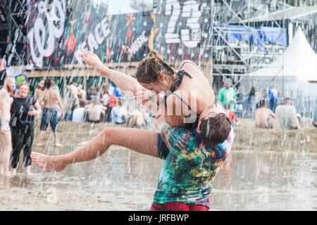 Kostrzyn nad Odra, Polonia il 4° agosto 2017 la Polonia Festival di Woodstock è il più grande festival di musica in Polonia. Ogni anno attrae Kostrzyn circa 200 mila persone. Magda Pasiewicz/Alamy Live News Foto Stock