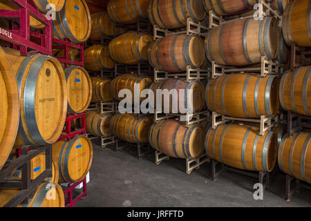 Rovere francese botti da vino, area di fermentazione, Barnet vigneti, Spring Mountain Road, Saint Helena, la Valle di Napa NAPA County, California Foto Stock