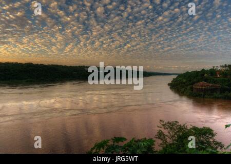 Hito tres fronteras, la frontiera del Paraguay, Brasile e Argentina Foto Stock