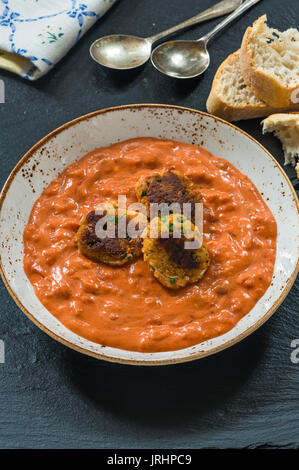 Thai torte di granchio e bisque - elevato angolo di visione Foto Stock