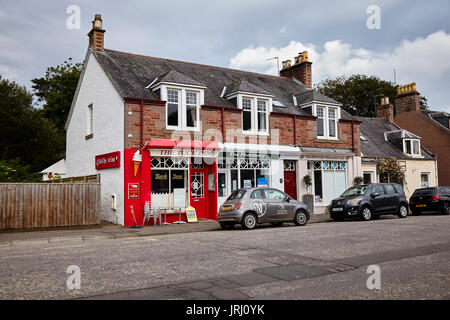 Negozi e shop frontage in Edzell, Angus, Scozia Foto Stock