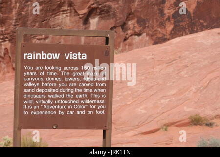 Rainbow Vista segno nella Valle del Fuoco Foto Stock