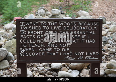 Transcendentalist Henry David Thoreau di Walden Pond e sito di cabina in concordia, Massachusetts Foto Stock