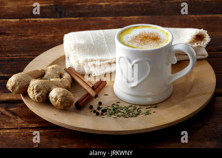 Curcuma e camomilla latte Foto Stock