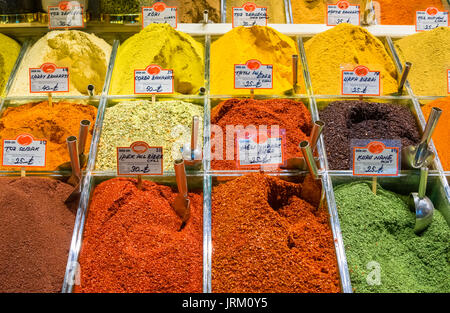 Spice in il Bazaar Egiziano delle Spezie, Istanbul, Turchia Foto Stock