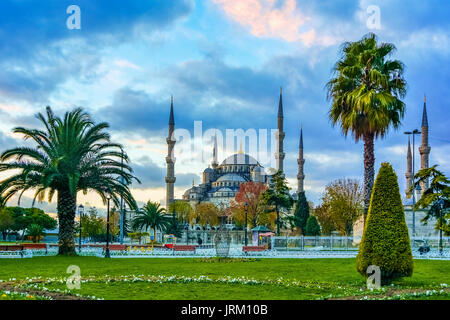 Sultan Ahmed moschea si trova nella città di Istambul. Fu costruita durante il ruel di ahmed i. è populary conosciuta come la moschea blu,istanbul, cons Foto Stock