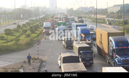 HAI DUONG, Vietnam, novembre 28: traffico in Vietnam in novembre, 28, 2014 di Hai Duong, Vietnam Foto Stock