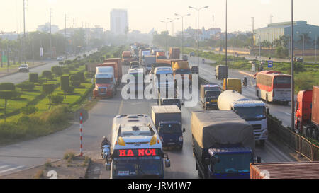 HAI DUONG, Vietnam, novembre 28: traffico in Vietnam in novembre, 28, 2014 di Hai Duong, Vietnam Foto Stock