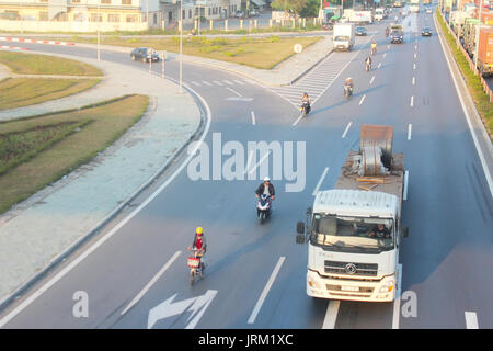 HAI DUONG, Vietnam, novembre 28: traffico in Vietnam in novembre, 28, 2014 di Hai Duong, Vietnam Foto Stock