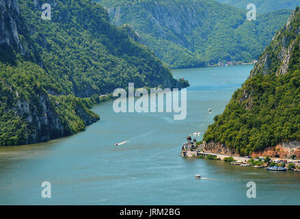 Spettacolari Gole del Danubio, noto anche come il Danubio caldaie ,passando attraverso le Montagne dei Carpazi, tra Serbia e Romania Foto Stock