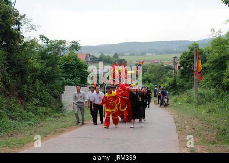 HAI DUONG, Vietnam, Agosto 26: persone hanno partecipato a festival tradizionale il 26 agosto 2014 di Hai Duong, Vietnam. Foto Stock