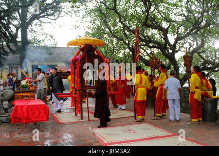 HAI DUONG, Vietnam, Agosto 26: persone hanno partecipato a festival tradizionale il 26 agosto 2014 di Hai Duong, Vietnam. Foto Stock