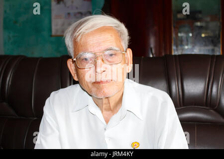 HAI DUONG, Vietnam, 12 agosto: Asian ritratto vecchio uomo su agosto 12, 2014 di Hai Duong, Vietnam Foto Stock