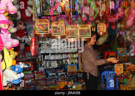 HAI DUONG, Vietnam, settembre, 6: gente che vende buone su settembre, 6, 2014 di Hai Duong, Vietnam Foto Stock