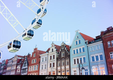 Gdansk 'amber sky' ruota panoramica Ferris nella città vecchia. Foto Stock