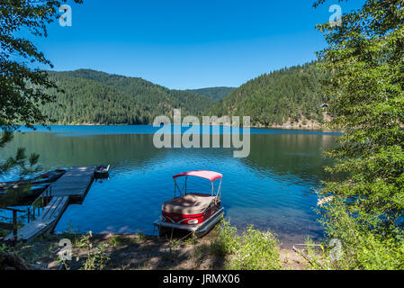 Barche sul Lago di Marshall in Colville National Forest. Newport, Washington. Foto Stock