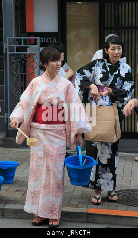 Giappone, Tokyo Kagurazaka Matsuri, festival, persone, donne in kimono, Foto Stock