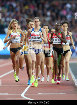 Gran Bretagna Laura Weightman in campo femminile 1500m semi-finale riscaldare due durante il giorno due del 2017 IAAF Campionati del mondo presso il London Stadium. Foto Stock