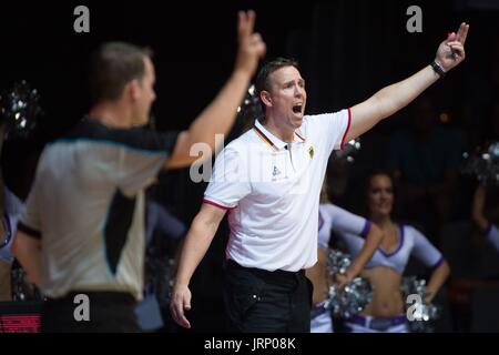 Erfurt, Germania. 5 Ago, 2017. Germania allenatore Chris Fleming è dare istruzioni durante il gioco internazionale tra la Germania e il Belgio a Erfurt, Germania, 5 agosto 2017. Foto: Sebastian Kahnert/dpa-Zentralbild/dpa/Alamy Live News Foto Stock