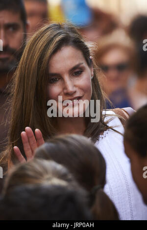 Soller, Baleares, Spagna. Il 6 agosto, 2017. Regina Letizia di Spagna visita il salone Miro a Can Prunera museum di Soller il 6 agosto 2017 a Isola delle Baleari, Spagna Credit: Jack Abuin/ZUMA filo/Alamy Live News Foto Stock