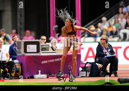 Londra, Regno Unito. 6 agosto 2017. Nafissatou THIAM competere nel heptathlon giavellotto a 2017, IAAF Campionati del Mondo, Queen Elizabeth Olympic Park, Stratford, Londra, Regno Unito. Credito: Simon Balson/Alamy Live News Foto Stock