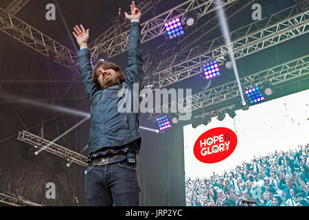 Liverpool, Merseyside, Regno Unito. 17 Giugno, 2017. DANNY MCNAMARA cantante di abbraccio, Regno Unito Indie band a ill stregate speranza di Liverpool e gloria festival Credito: Andy Von Pip/ZUMA filo/Alamy Live News Foto Stock