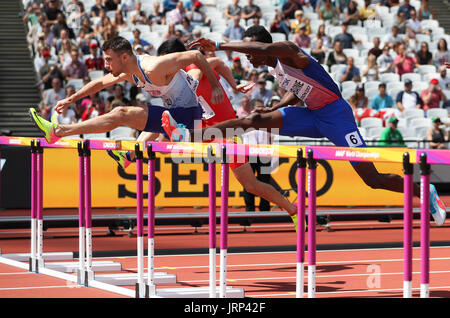 (170806) -- London, il 6 agosto 2017 -- Andrew Pozzi(1L) della Gran Bretagna compete durante gli uomini 110m Hurdles riscalda la corrispondenza alla IAAF World Championships 2017 a Londra, in Gran Bretagna il 6 agosto 2017. (Xinhua/Han Yan) Foto Stock