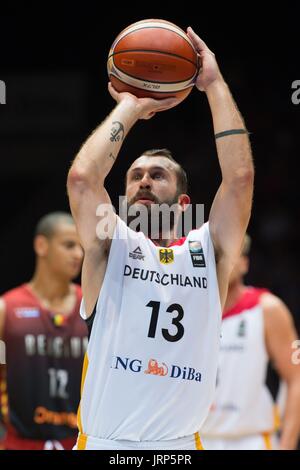 Erfurt, Germania. 5 Ago, 2017. La Germania Bastian Doreth in azione durante il basket internazionale match tra la Germania e il Belgio a Erfurt, Germania, 5 agosto 2017. Foto: Sebastian Kahnert/dpa-Zentralbild/dpa/Alamy Live News Foto Stock