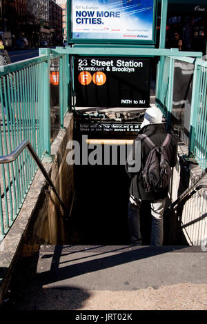 Entrando pedonale 23rd Street Subway Station a Manhattan, New York. Foto Stock