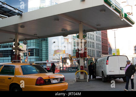 BP gas station in New York. Foto Stock