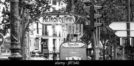 Metropolitana di Parigi - metropolitana entrata a Blanche station - parigi / Francia - 24 settembre 2017 Foto Stock