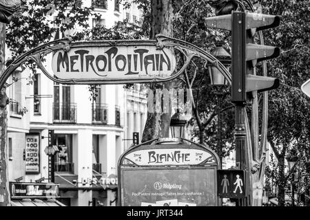 Metropolitana di Parigi - metropolitana entrata a Blanche station - parigi / Francia - 24 settembre 2017 Foto Stock