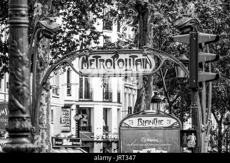 Metropolitana di Parigi - metropolitana entrata a Blanche station - parigi / Francia - 24 settembre 2017 Foto Stock