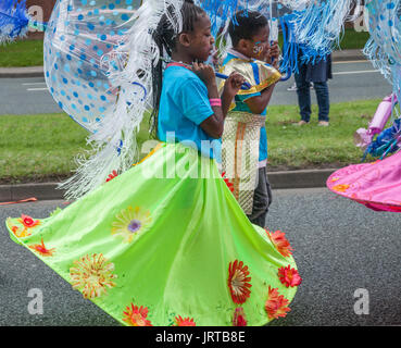 62/150 didascalia Stockton International Riverside Festival parade Foto Stock