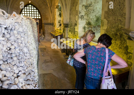 Cripta di San leonards chiesa, hythe, kent, Regno Unito. Foto Stock