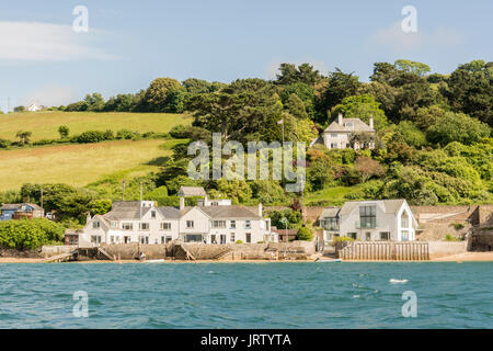 Parte di East Portlemouth affacciato sul porto di Salcombe nel South Devon, Regno Unito. Foto Stock