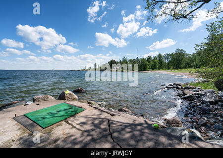 Visitare l'ex militare chiamato isola isosaari, Helsinki, Finlandia Foto Stock