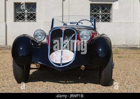 Un 1937 Fiat 1500 SS. Auto d'epoca e sportscar in mostra a Torino durante il Parco Valentino auto show. Foto Stock